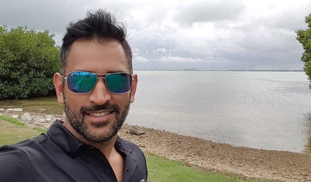 महेंद्र सिंह धोनी – टॉप 5 अमीर क्रिकेटरों में शामिल, नेटवर्थ और लग्ज़री लाइफस्टाइल
